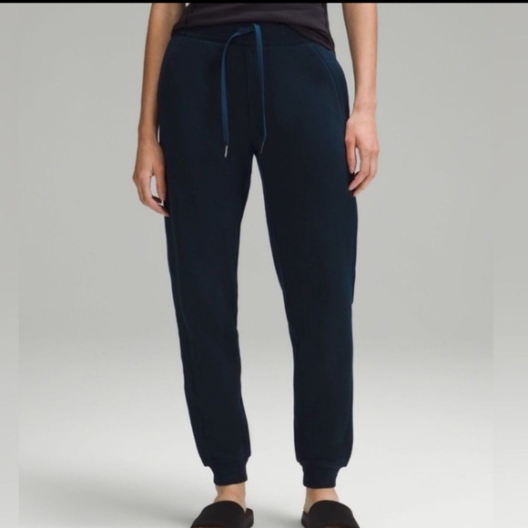 lululemon athletica Scuba High Rise Relaxed Full Length Athletic Joggers - Picture 1 of 4